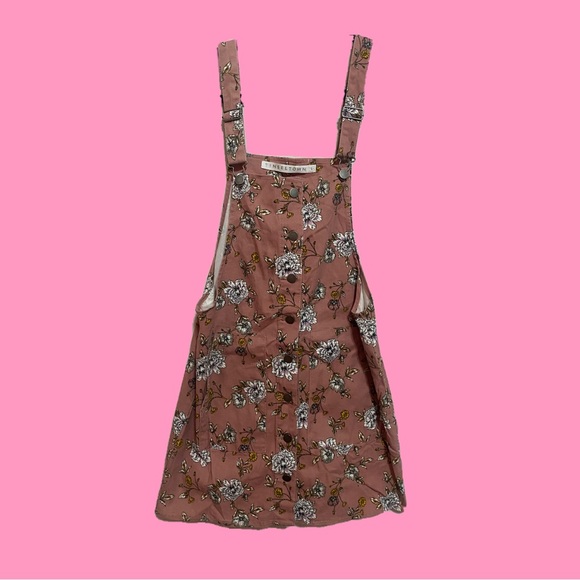 Tinseltown Dresses & Skirts - Pink floral overall dress